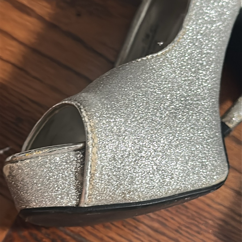 Elegant Silver Glitter Peep-Toe Heels - Picture 5 of 6